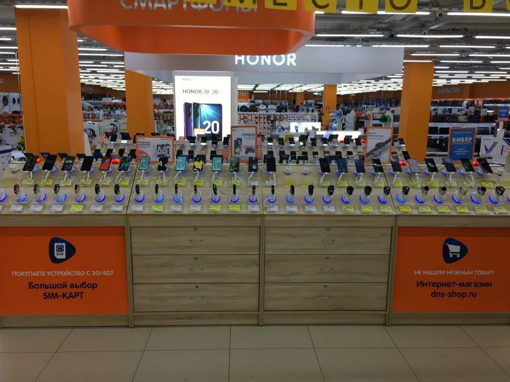Днс нижний новгород смартфоны. Сеть магазинов dns. днс нижний новгород. магазин днс нижний новгород. магазин электроники днс внутри.