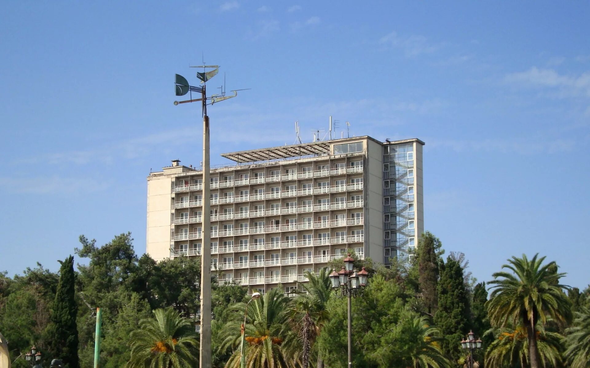 Пансионаты абхазии апсны. Пансионат апсны абхазия. Отель апсны гудаута. Апсны гудаута 4*. Пансионаты абхазии апсны.