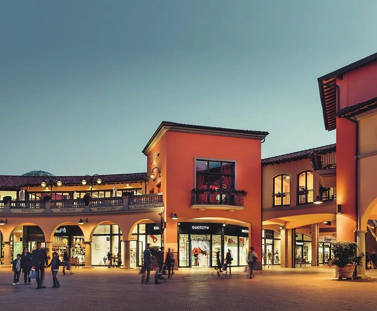 Serravalle outlet. Outlet Village Италия. Аутлет в Италии. Серравалле аутлет. Аутлет Италия Брешия.