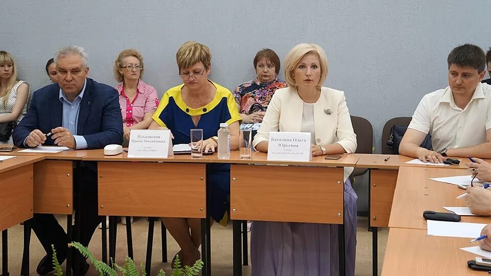 Директор школы. Директриса школы. Директора школы сократили. Директор школы. Аттестация педагогов фото.
