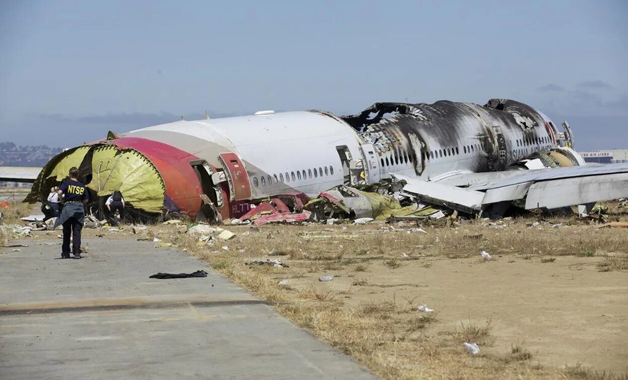 Воздушные крушения. Катастрофа Boeing 777 в Сан-Франциско. Катастрофа Asiana Airlines 2013. Боинг-777" авифкатастрофа. Asiana Airlines самолет крушение.