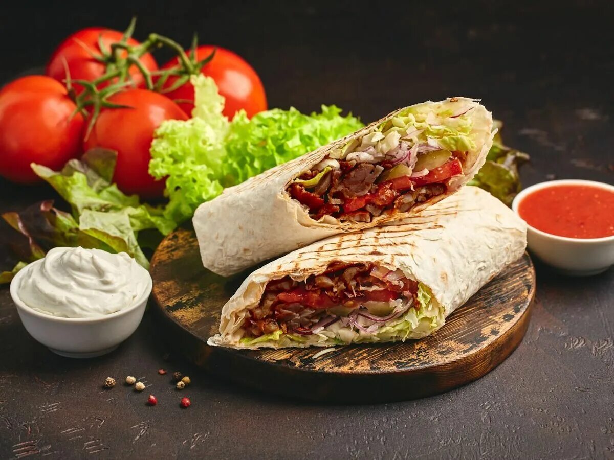Ваш лаваш. Beef shawarma. шаурма с говядиной. шаурма на углях. говядина в лаваше.