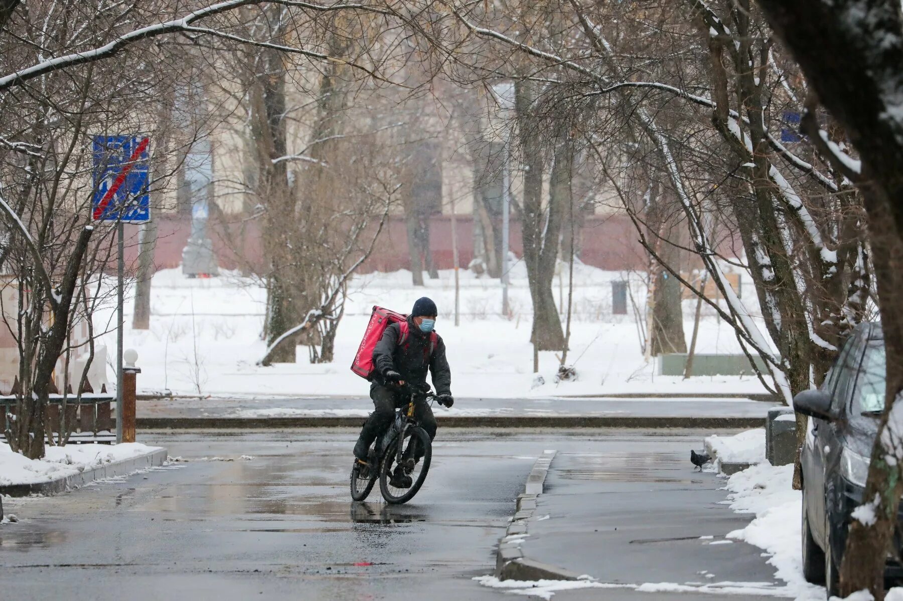 Снег в Москве. Снегопад в Москве 2 апреля 2022. Снег в городе. Снегопад в Москве.