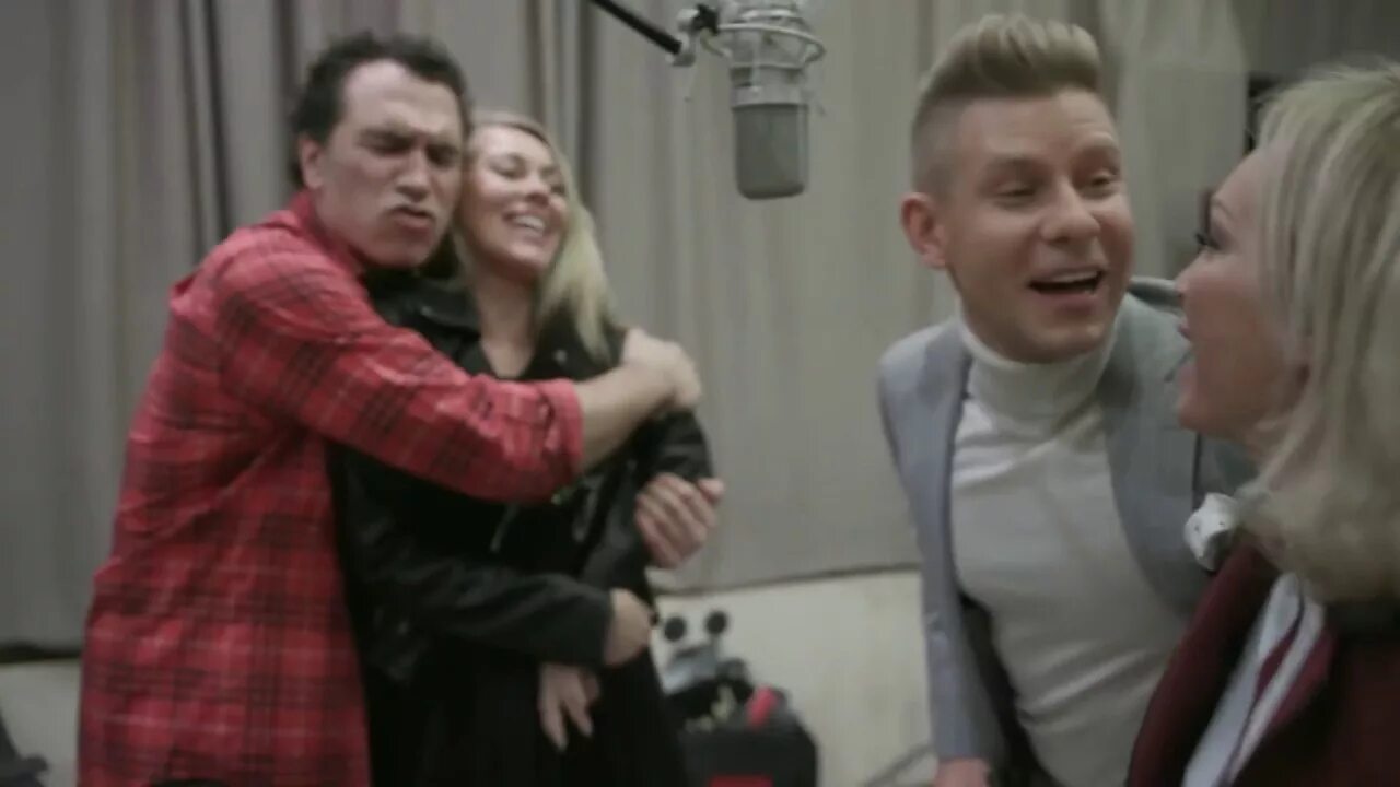 Митя фомин группа hi-fi состав. Hi fi фомин. Митя фомин hi fi. Hi fi нам пора rusong tv. Певица мали фактор.