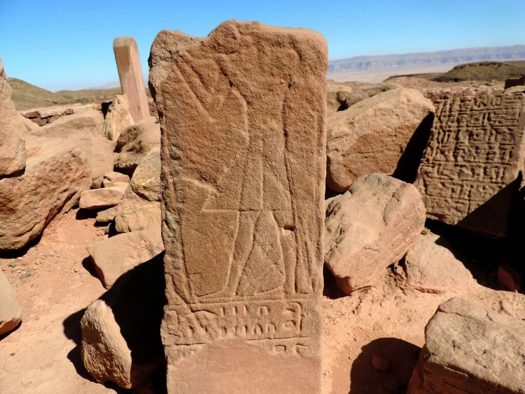 Ценный камень на синае. Камни на горе синай. Неопалимая купина на камне на синае. Ценный камень на синае. Ценный камень на синае.