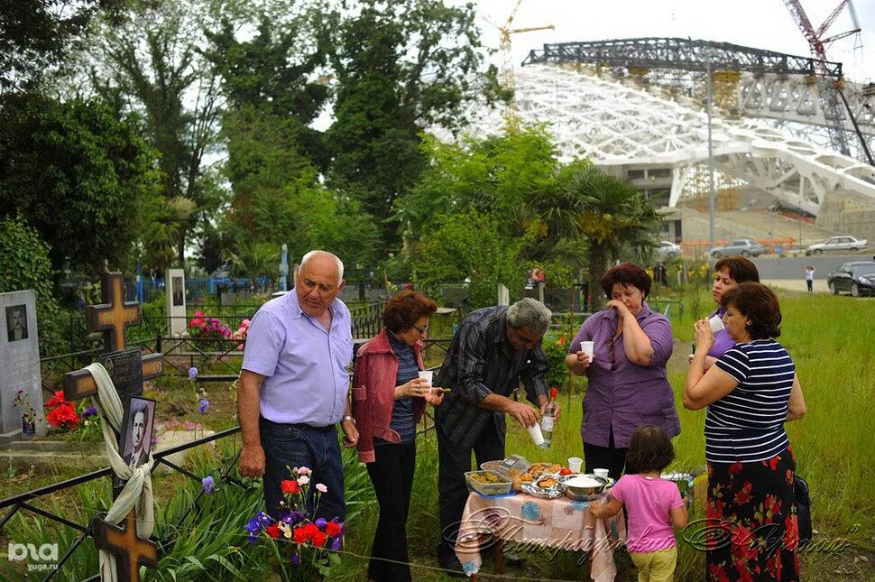 Кладбище в олимпийском парке. Старообрядческое кладбище Адлер. Сочи парк кладбище староверов. Старообрядческое кладбище в Олимпийском парке в Сочи. Кладбище староверов в Олимпийском парке Сочи.