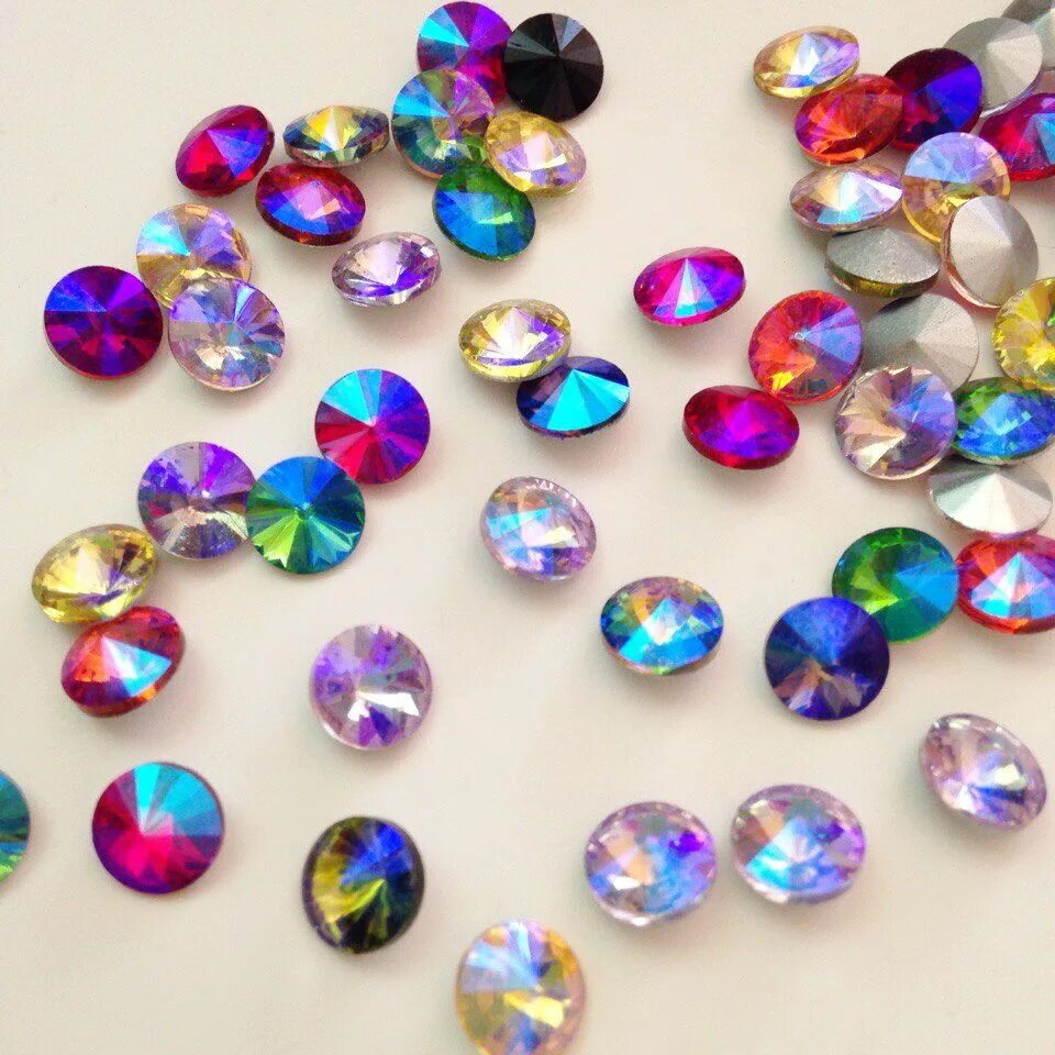 Кристаллы сваровски это. Кристаллы сваровски. камни сваровски. кристаллы swarovski. яркие кристаллы сваровски.