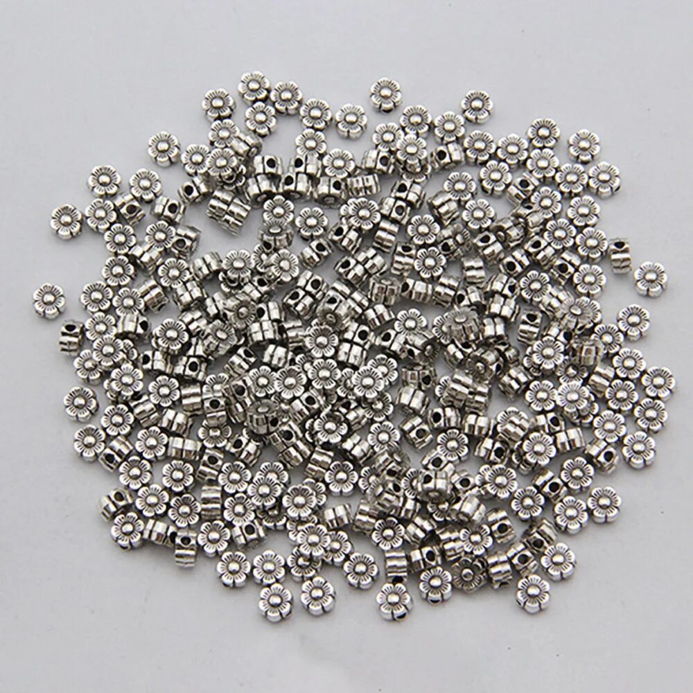 бисер и бусины. бусинки для украшения. видео значения 36 бусин. деревянные бусинки. продолговатые бусины серебряные для рукоделия.