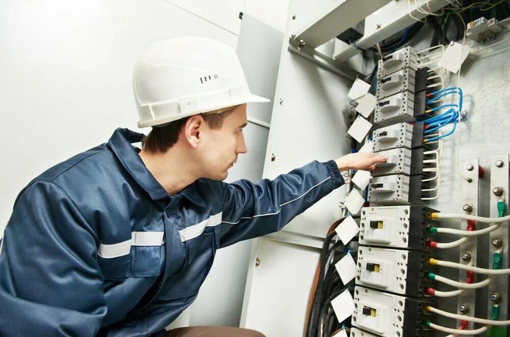 надежность работы оборудования. анализатор fluke 438 ii. пиктограмма металлообработка. слесарь электрик. надежность работы оборудования.