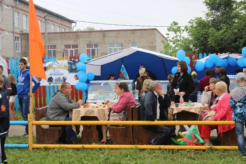 Индекс п комсомольский. П Комсомольский Кунгурский район. Поселок Бымок Кунгурского района. Поселок Бымок Кунгурский район школа. Комсомольский центр досуга Кунгурский район.