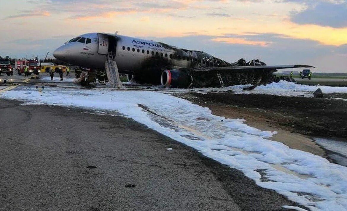 Катастрофа SSJ 100 В Шереметьево. Крушение Суперджет 100 в Шереметьево. Суперджет 100 самолет Шереметьево. Авиакатастрофа в Шереметьево 2019.