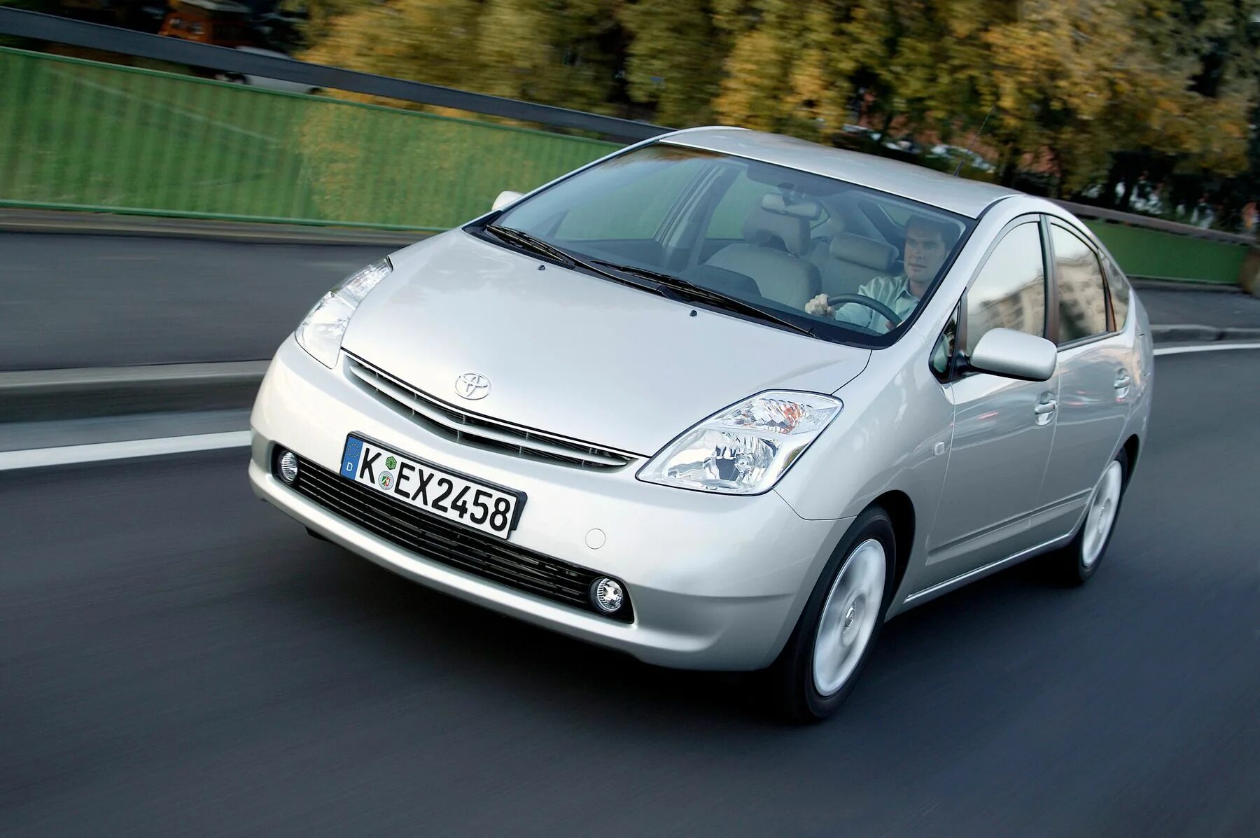Toyota 2005. Toyota prius 2005. Тойота приус 2005 года. Тойота похожая на приус. Тойота приус 2004.