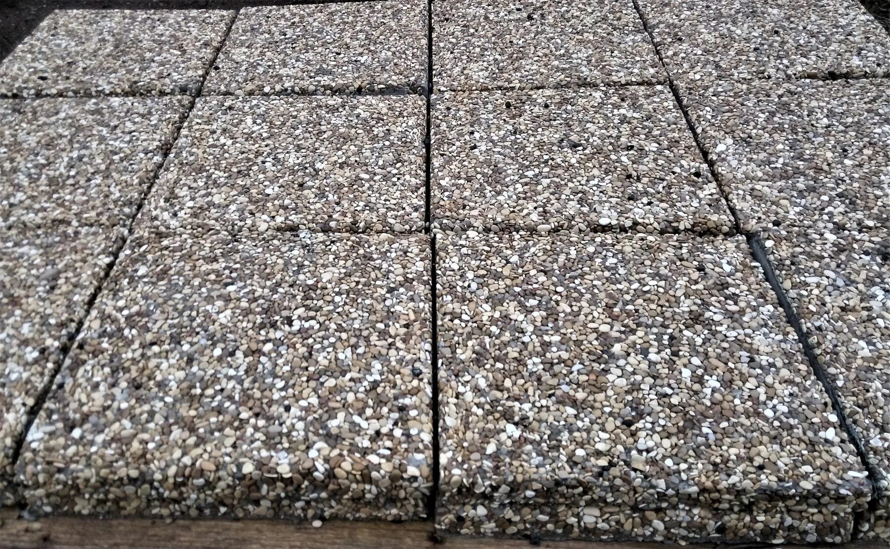 Бетон на граните. Ступенька бетонная с крошкой. Тяжелый бетон на граните. Крошка для бетонных дорожек. Бсг в15.