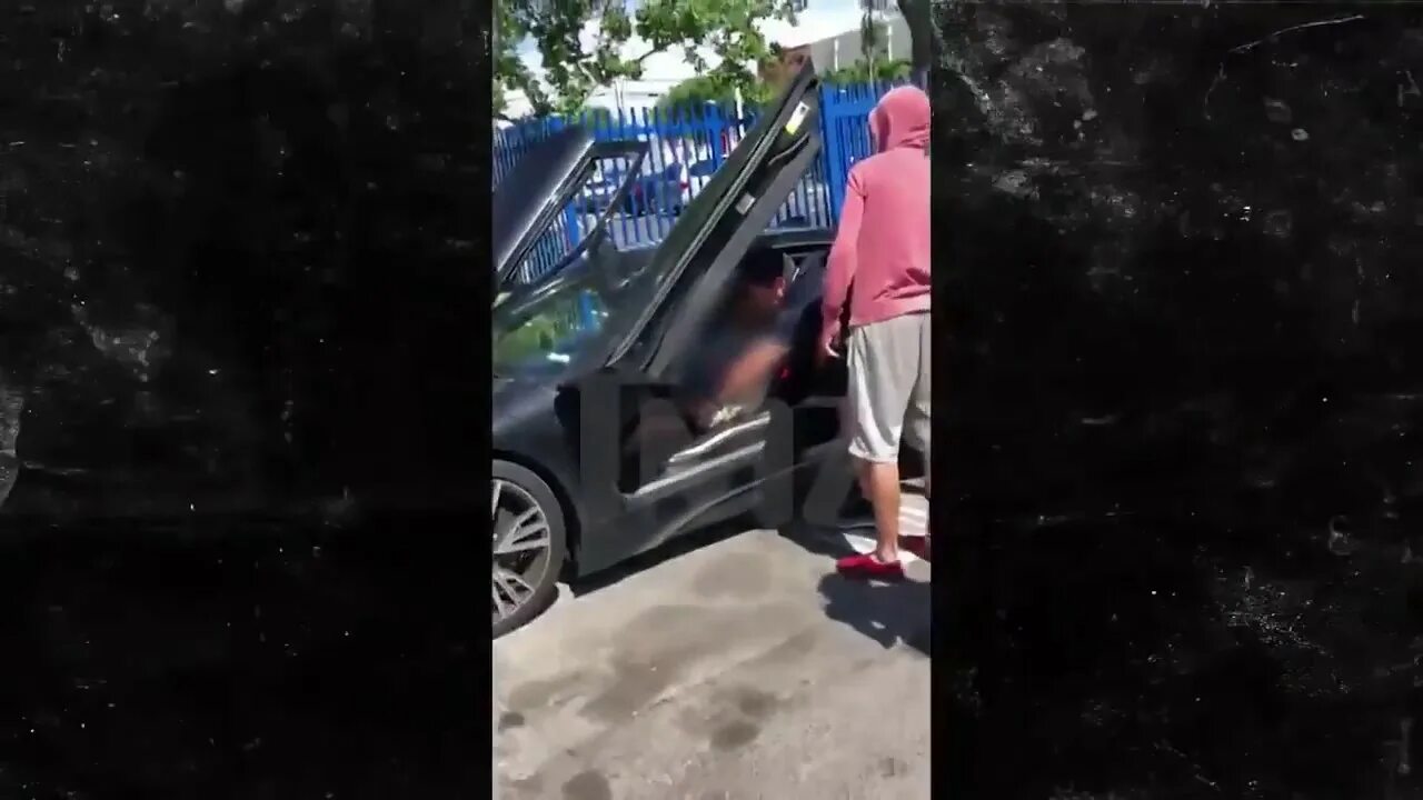 Xxxtentacion жив. XXXTENTACION магазин BMW i8.