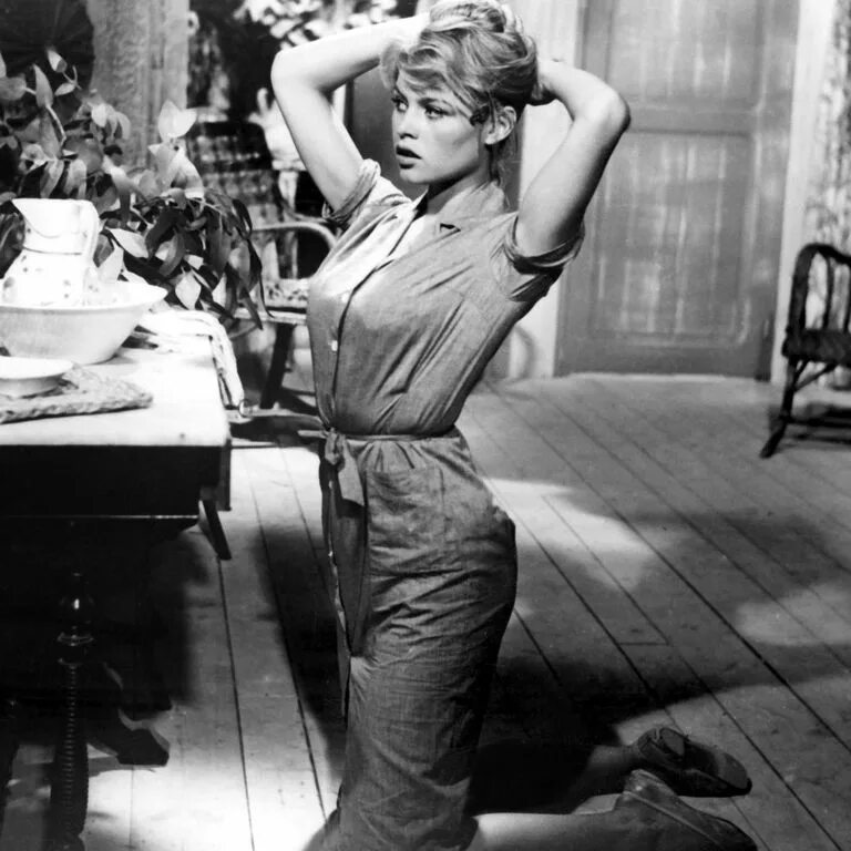 И бог создал женщину фильм 1956. Бриджит бардо танец. Бриджит бардо и бог создал женщину. И бог создал женщину постер. И бог создал бриджит.