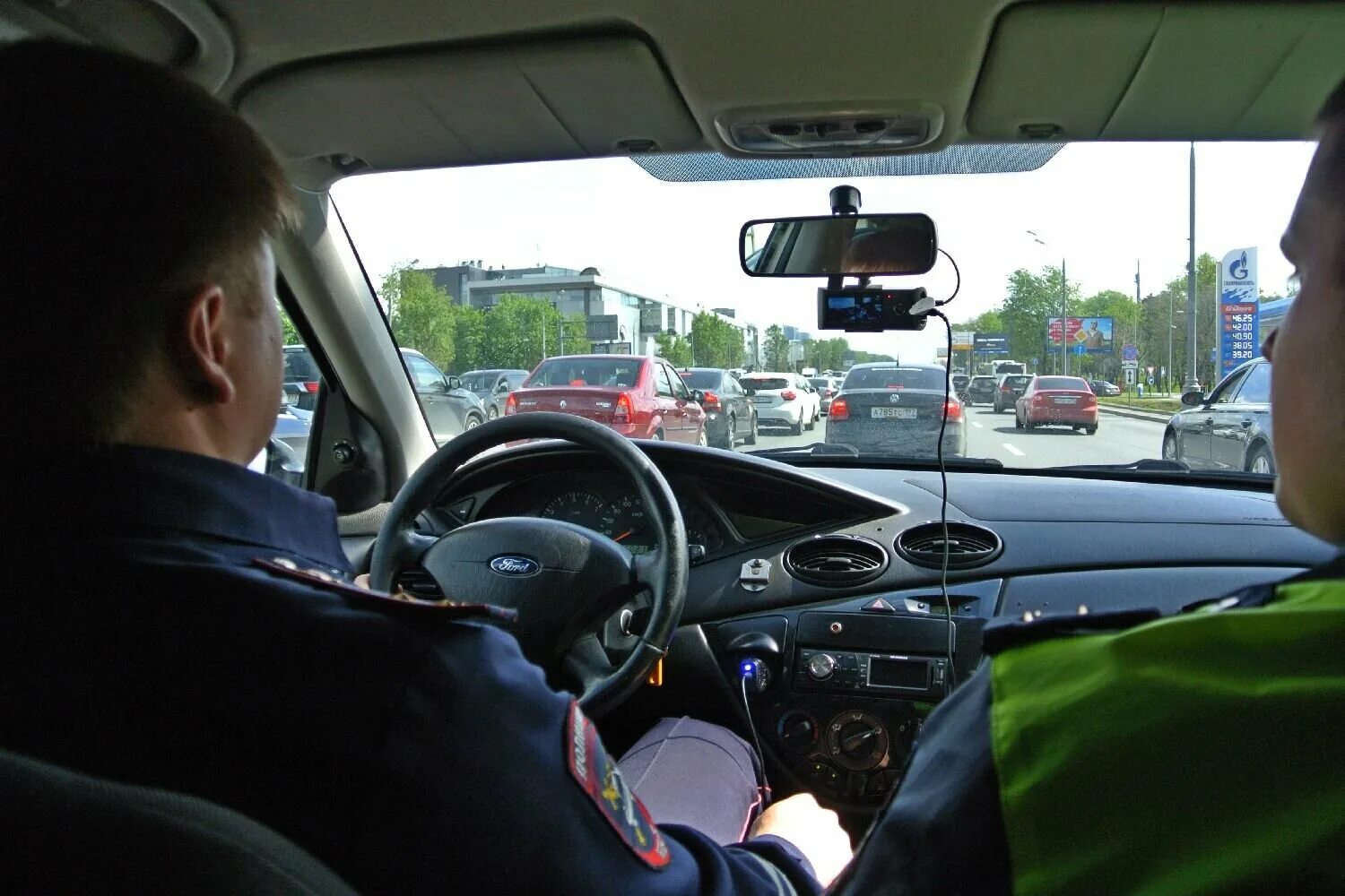 Передача руля без. Ребенок за рулем. На что сегодня рейд дпс пензенская область. Штраф за передачу руля человеку без прав. Пьяный водитель за рулем.