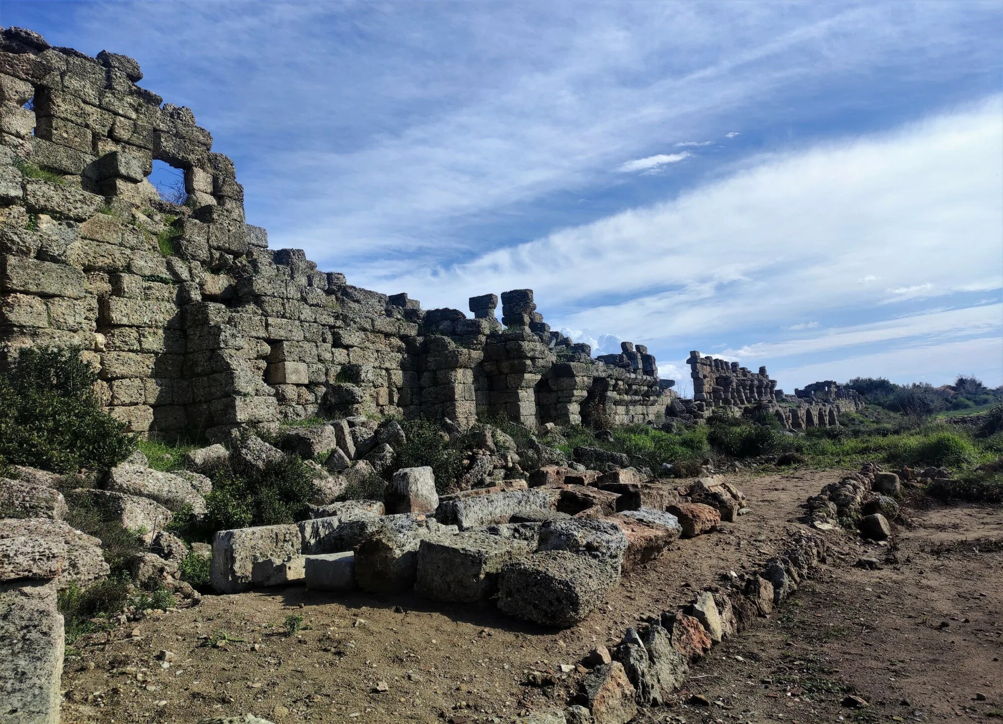 Древние руины где находятся. Развалины античного Сиде. Турция Ликийские развалины. Патара Турция развалины. Руины Канлыдиване.