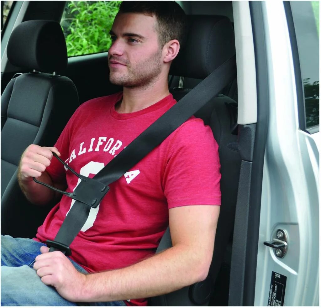 Ремнями безопасности должны быть оборудованы. Seat Belt. Car Seat Belt. Пристегнутый ремень безопасности. Человек пристегнутый ремнем безопасности.