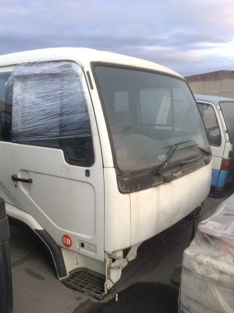 Багажник на ниссан атлас. Кабина nissan diesel condor ud. Кабина ниссан дизель. Кабина ниссан дизель. Кабина ниссан дизель.