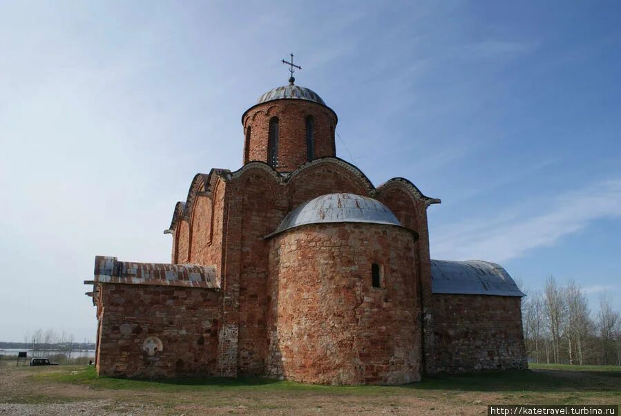 Церковь спаса на ковалеве. Церковь на ковалеве великий новгород. церковь спаса на ковалёве архитектор. церкви спаса преображения на ковалеве внутри. церковь спаса на ковалеве новгород авторства 2025.