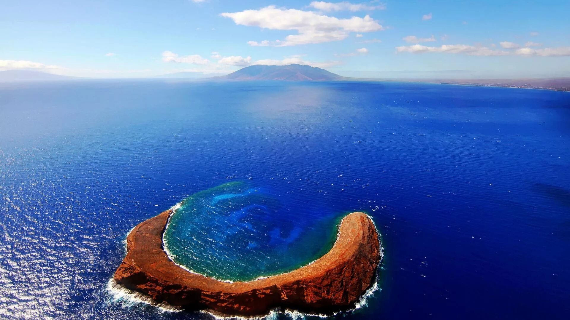 Самое большое море на земле. Молокини Гавайи. Атолл Молокини, Гавайи. Кратер Молокини. Галапагос Атоллы.