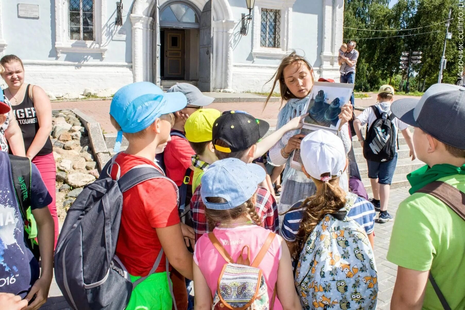 Поездки с детьми по россии. Экскурсии для школьников. Культурно-познавательный туризм. Детский познавательный туризм. Детский туризм экскурсии.