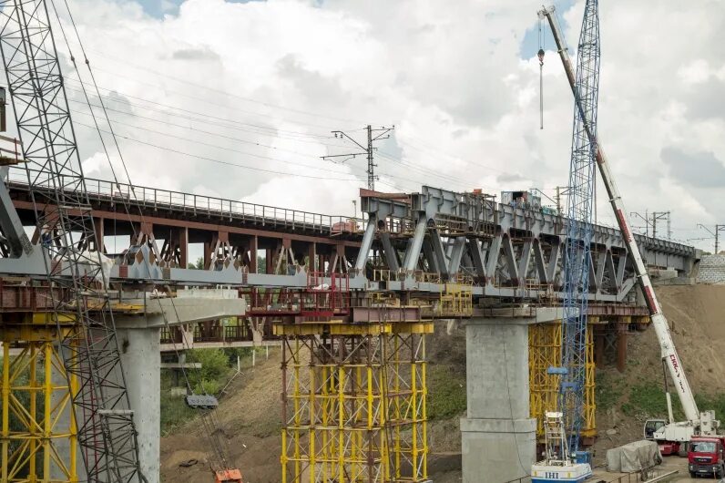 Строить железнодорожный мост. Станция громадская красноярский край. Зея амурская область железная дорога. Д. Мостострой омск.