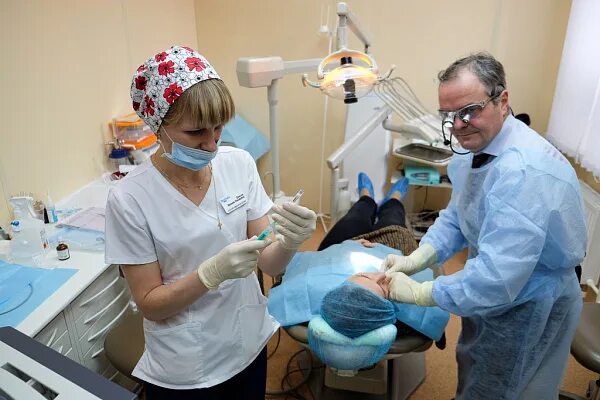 Челюстно-лицевая хирургия в уфе 21 больница. Отделение челюстно-лицевой хирургии. Гараничев денис леонидович челюстно-лицевой хирург. Челюстно-лицевая хирургия архангельск областная. Челюстно-лицевой хирург.