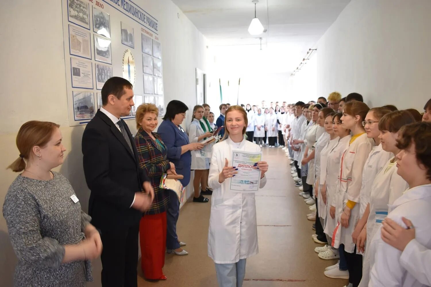 Сомк сухой лог. Студенты на практике в больнице. Сухоложский медицинский колледж. Свердловский медицинский колледж. Сухоложский медицинский колледж.