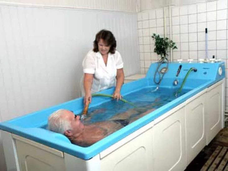 Какие санатории после инсульта. Бальнеотерапия в физиотерапии. Бальнеотерапия пожилых. Опорно-двигательный аппарат санатории. Физиотерапия ванны.