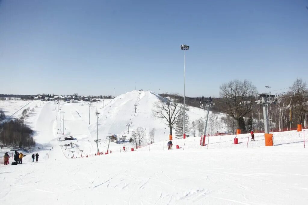 яхрома сорочаны. горнолыжный склон дмитров. дмитров горнолыжный курорт сорочаны. дмитров горнолыжный курорт сорочаны. горные лыжи дмитров.