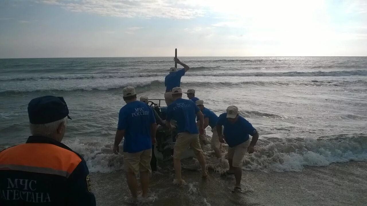 Утонули в Каспийском море. Трупы на берегу Каспийского моря. Трупы людей Каспийское море. Утонули свободный