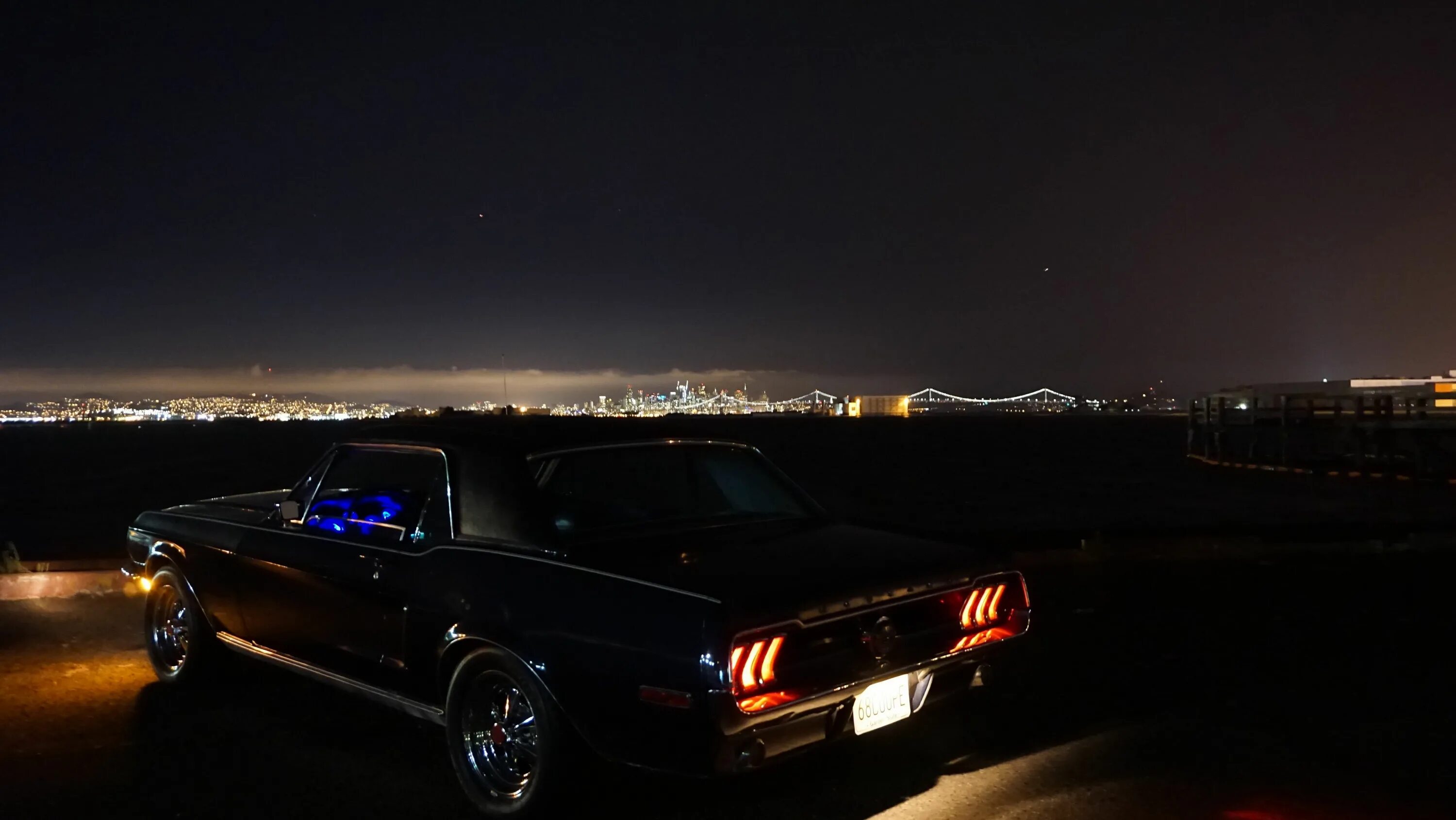 Ночь тачки. Машина Джона Уика Мустанг. Ford Mustang 1969 ночью. Додж Чарджер ночью.