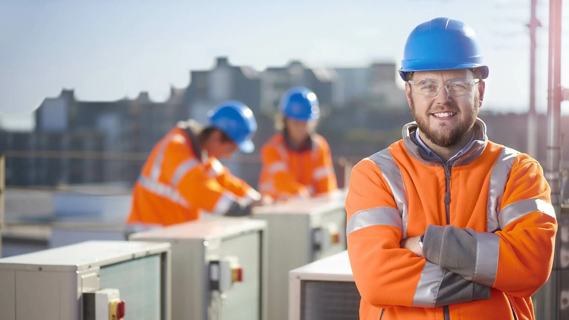 Workers load. Строитель. Профессии. Строители. Работник в каске.