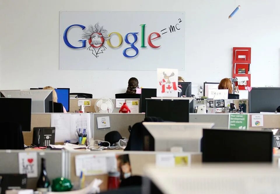 Work in google. Офис гугл. сотрудники компании google. корпоративная культура google. офис компании google.