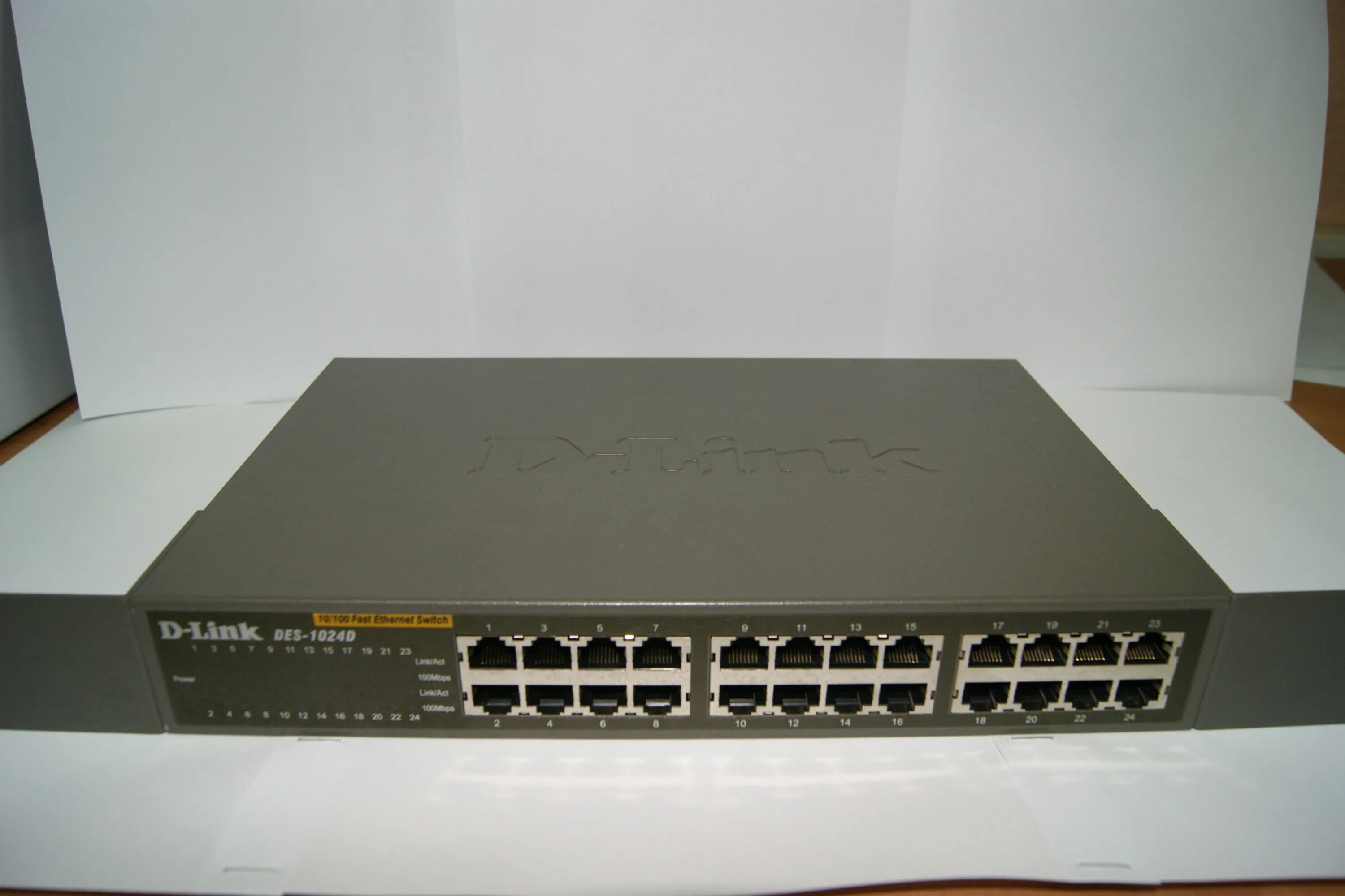 Коммутатор switch 24 port d-link des-1024a на списание. Link des 1024d. D-link switch des-1024d. Коммутатор switch 24 port d-link des-1024a. D-link 24 порта 100 мб.