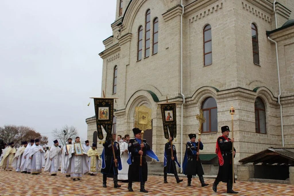 Храм села Александровского Ставропольского края.