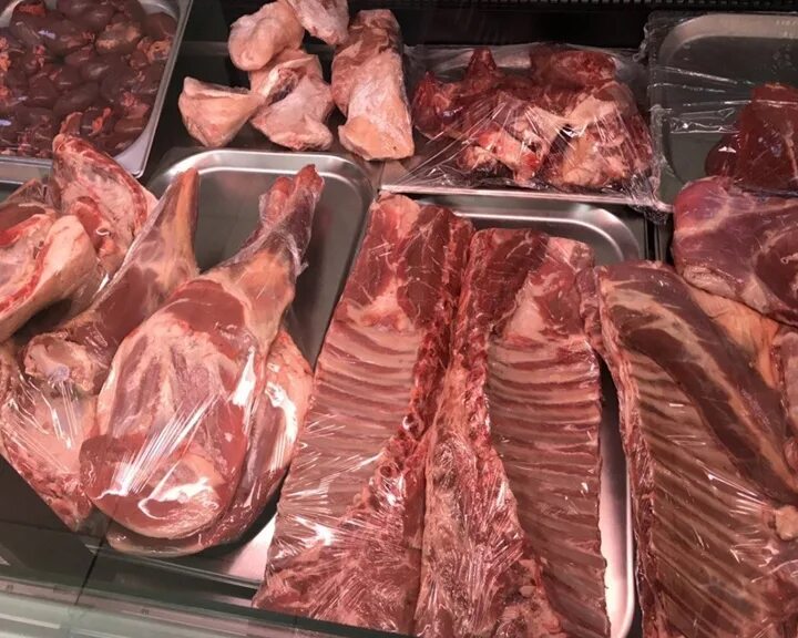 Свежее мясо. Говяжье мясо. Ребра баранина. Мясо реклама. Свежее мясо.