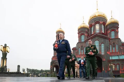 Возле главного