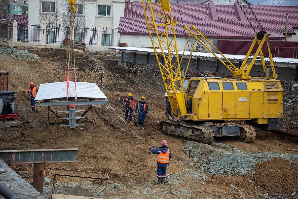 Мост на сахалин последние новости 2024. Стройка фото. Сахалин стройка. Строится новый мост. Фотография объекта стройки.