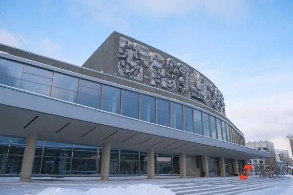 Дворец молодежи ганоу со. Дворец молодёжи екатеринбург. дворец молодежи сцена 2025 екатеринбург. дворец молодёжи екатеринбург зал.