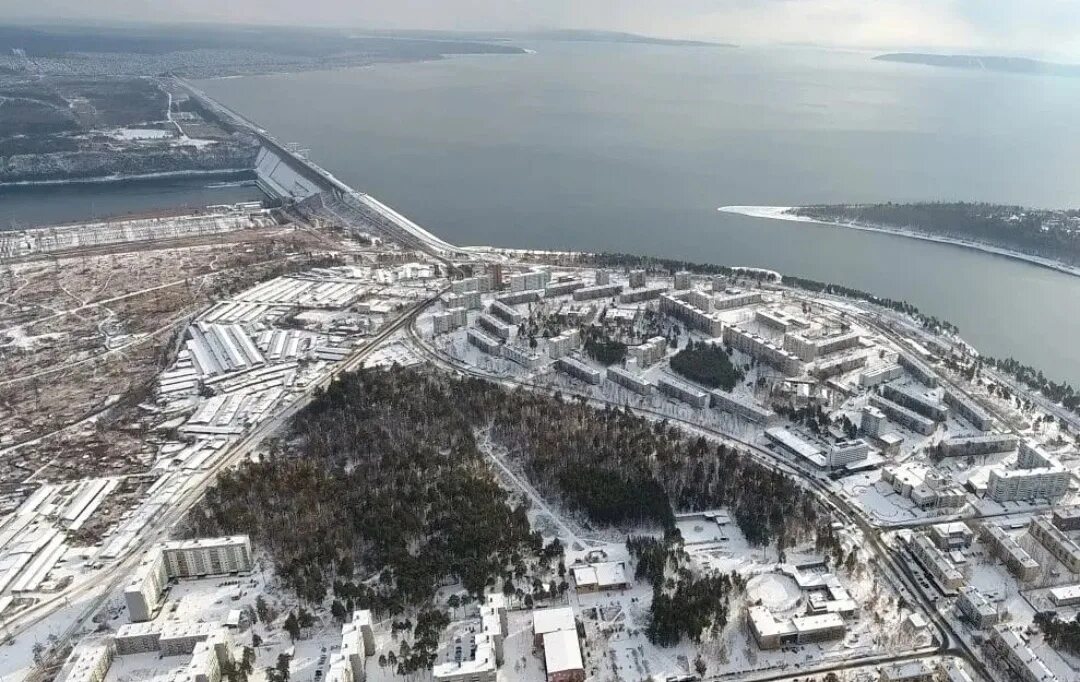 В городе братске находится один из крупнейших