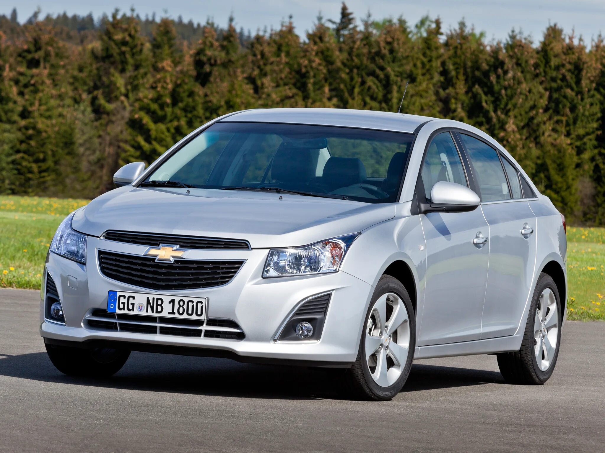 Бюджетные легковые автомобили. Chevrolet Cruze j300. Chevrolet Cruze седан. Chevrolet Cruze 2012 седан. Шевроле Круз 1.8.