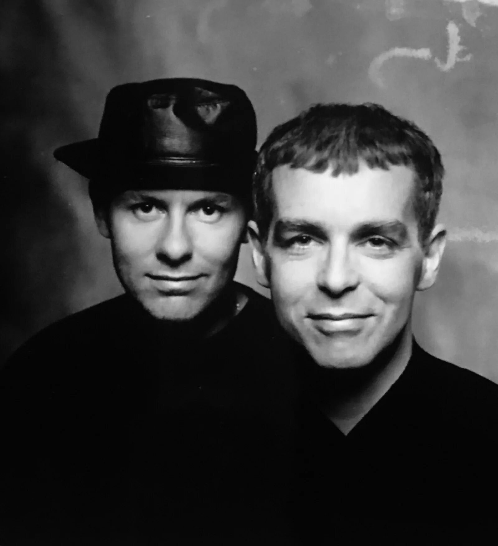 Группа пет шоп бойс. Солист пет шоп бойс. Солист Pet shop boys. Pet shop boys сейчас.