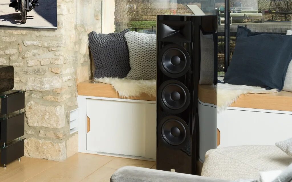 Фото больших колонок. Jbl studio 690. High end колонки 5000 ватт. Jbl колонки hi end. Акустика hi end avalon 1.
