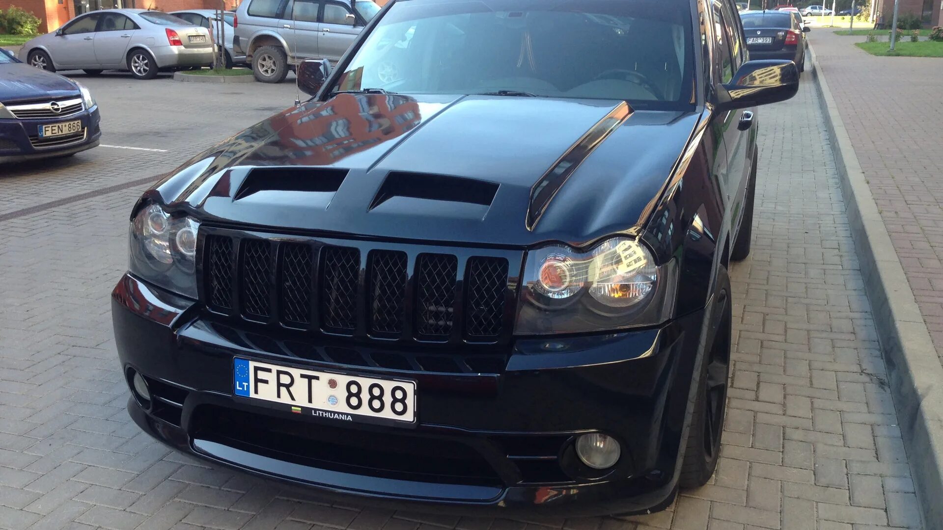 Капот джип чероки. Jeep Grand Cherokee srt8. Jeep Grand Cherokee srt8 wk1. Jeep srt8 wk1 капот. Dodge srt8 wk1.