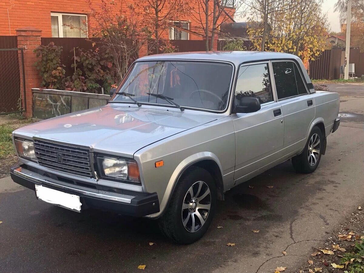 Авито бу ваз свежее объявление. ВАЗ 2107 1982. ВАЗ 2107 серебристая. Серебряная ВАЗ 2107. ВАЗ 2107 серебристый металлик.