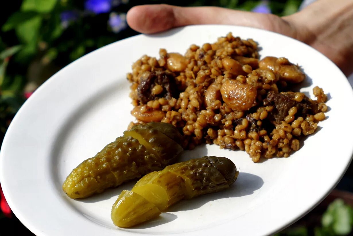 ЧОЛНТ. Еврейские национальные блюда. Традиционное израильское блюдо. ЧОЛНТ блюдо. Еда у иудеев