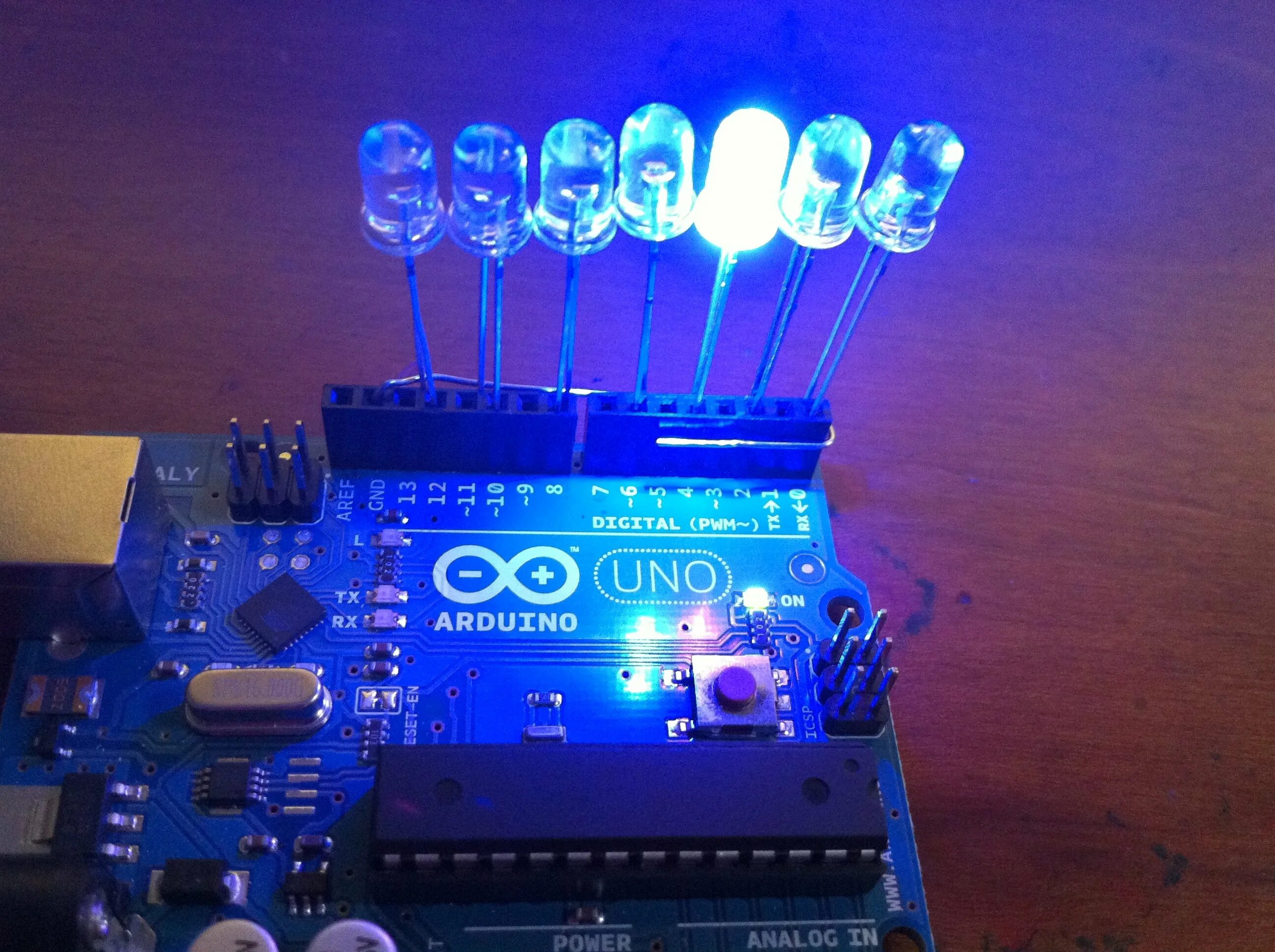 Ардуино диод. Светодиод ардуино. ИК светодиод ардуино. Arduino uno светодиод. Ардуино uno светодиод.