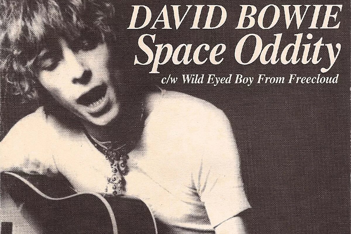 Дэвид боуи oddity. David bowie space oddity 1969. david bowie 1969 album. space oddity david bowie обложка. дэвид боуи спэйс оддити.